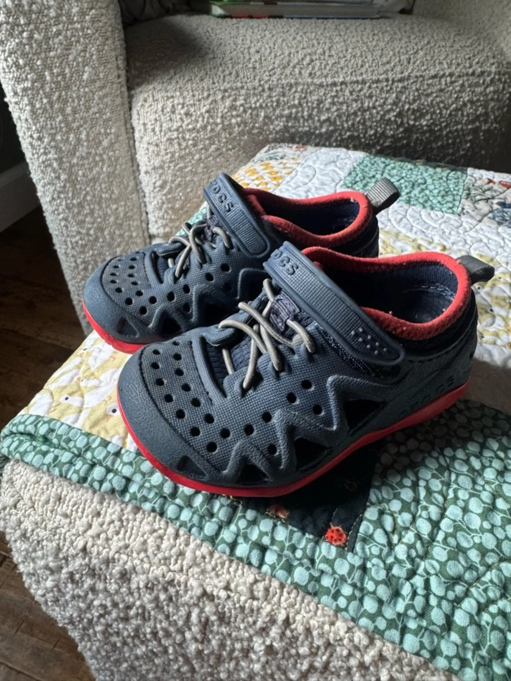 Crocs Kids' Lightweight Navy and Red Water Shoes size 7